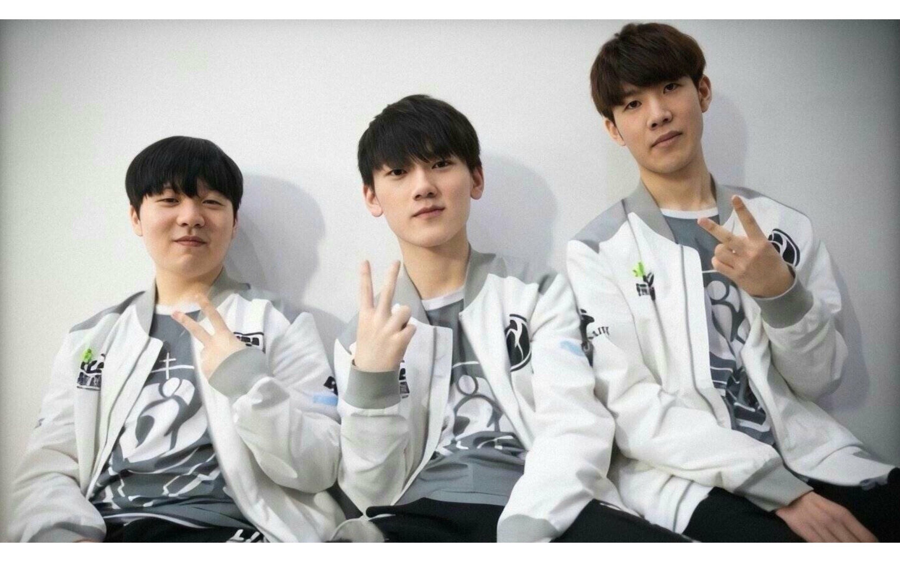 两支球队各 两支球队各