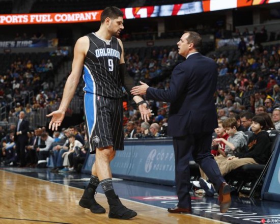 以低位策应 以低位策应