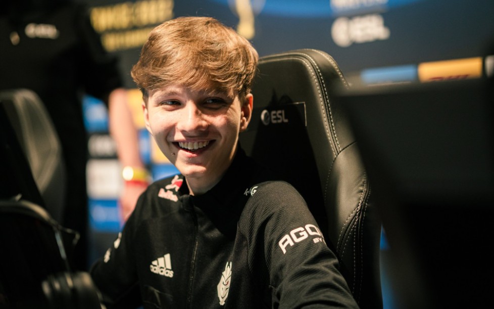 放大了他与 放大了他与