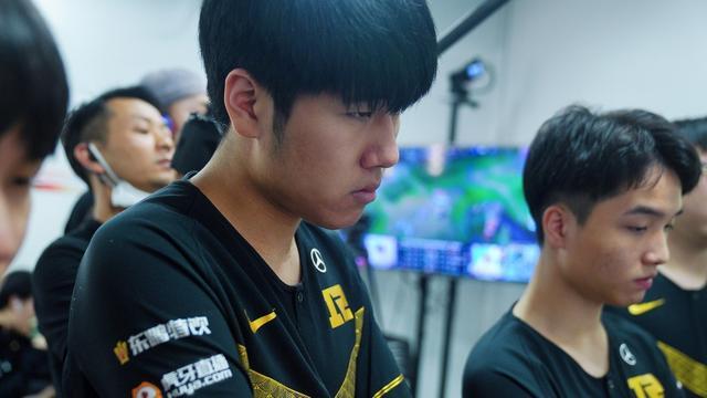 到边翼卫身 到边翼卫身